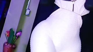 Cool arse t-girl with a fine figure flashing it on the street