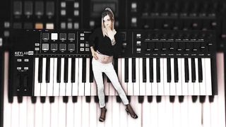 Pretty Dame Likes Attention in Music Vid