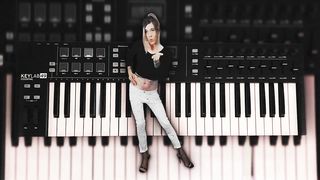 Pretty Dame Likes Attention in Music Vid