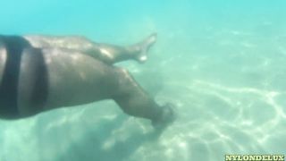 nylondelux stocking tearing public beach