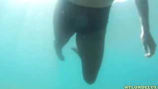 nylondelux stocking tearing public beach