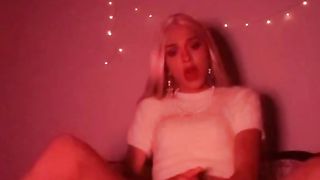 Trans loirinha batendo uma