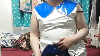 Shining vinyl Costume Play Sissy Lillie Stimulates till Jizm