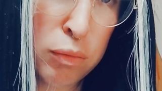 Bonnie milks her donk with a electro-hitachi and finishes off cutely..