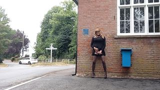 She-Male Fapping at the Crossroads