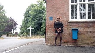 She-Male Fapping at the Crossroads