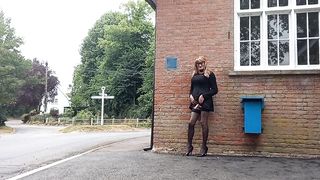 She-Male Fapping at the Crossroads