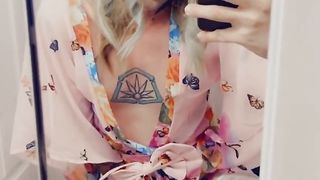 Kimono Smooch Stunner Wants Manmeat