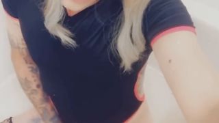 Smoking Warm T-Model Wants To Get Humped