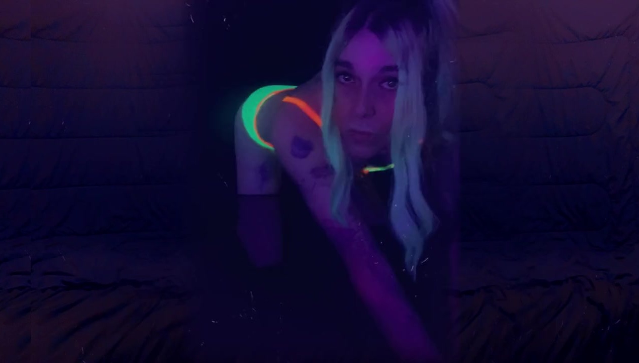 Maggi Wave Rave Marvelous Rave Female wants to Have Fun