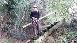 Crossdresser Gina Outdoors and Peeing