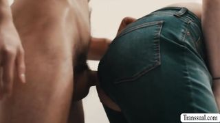 Hefty cupcakes pallid t-model Ivory Mayhem deep-throats and pounds sans a condom