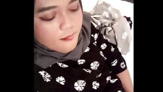 Naughty Crossdresser Hijab Utter Flick
