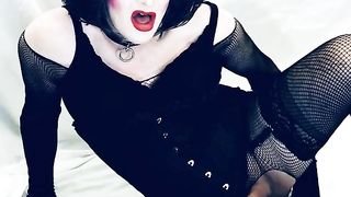 Strong Make-Up Biotch Penetrates Herself ROCK-HARD with Faux-Cock on web cam