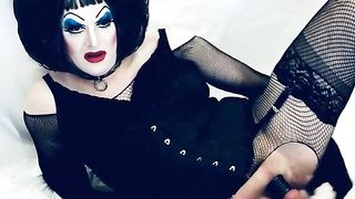 Strong Make-Up Biotch Penetrates Herself ROCK-HARD with Faux-Cock on web cam