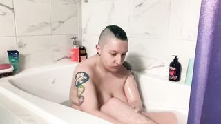 Keeno takes a brief tub Face Unveil hidden cam