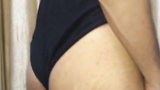 Red-Hot Young Crossdresser Unwrap Taunt