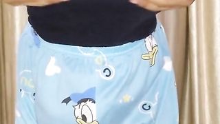 Red-Hot Young Crossdresser Unwrap Taunt