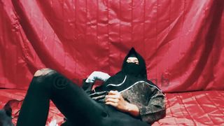 Niqab Princess Ladyboy Mastrubation Dressed In Niqab And Mitten