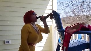 DeeDeeSlut69 in a Yellow Sundress on her balcony Toying