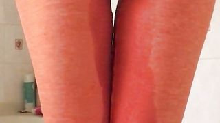 T-Model touches and drenching herself in stretch pants