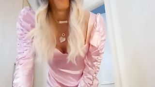 jess silk railing fuck stick in long sleeve rosy satin sundress and shining purple jacket with ash-blonde periwig