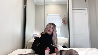 Jerk Off Instructions: Spoken Shemale Faps Monster Manmeat