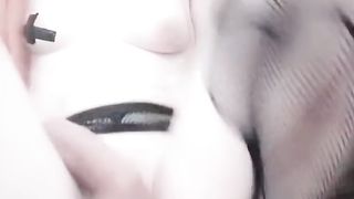 A different posture this time, Railing