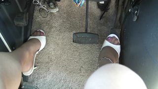 Love stepping on the pedals in high-heeled slippers