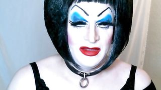Sissy Super-Bitch in Intense Make-Up Fellates and Deep Gullets Faux-Cock on Web Cam