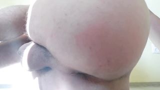 SerenaLuv slaps her elastic ass