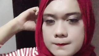 CROSSDRESSER HIJAB OUTSIDE HOME GETTING OFF