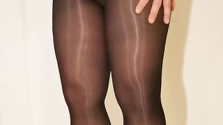 Ultra shining stocking and high high-heeled shoes