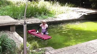 Chantal vs. Air Mattress - prelude for an titillating day