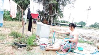 FN032 I am taking a bathroom