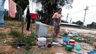 FN032 I am taking a bathroom