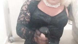 Blondie trans woman plumbs her fleshlight