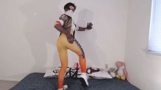 Femboy in Tracer Costume Play Taunts & Packs Her Slots With a Dragon Wood