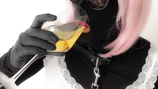 Sissybelle guzzles her own urinate