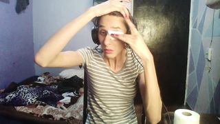 while I liquidate my make-up I wank