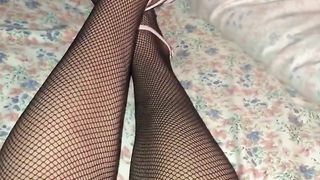 Fapping off in platform sandals