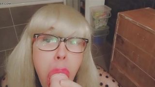 Young biotch luvs blowing humungous meatpipes