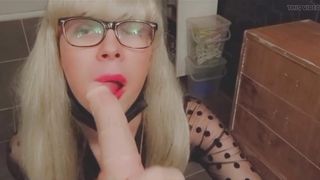 Young biotch luvs blowing humungous meatpipes