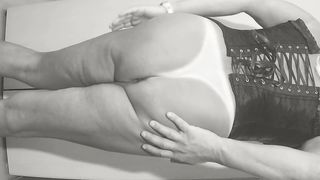 CD Transgirl Selena spreds her enormous Booty