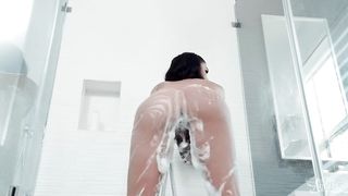 TRANS ANGELS - Domino Presley Masturbates Off After A Long Way At Work Until She Spunks On The Douche Floor