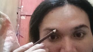 Galing sa trabaho ang Reyna