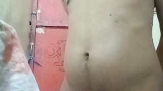 Galing sa trabaho ang Reyna