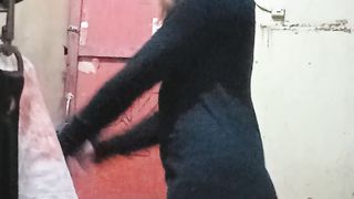 Galing sa trabaho ang Reyna