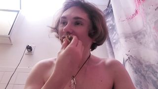 Nude damsel munches burger while on the rest room