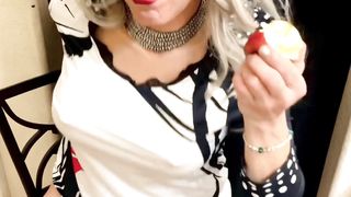 Marilyn Munches An Apple Trans Allurement Food Have Fun Queen